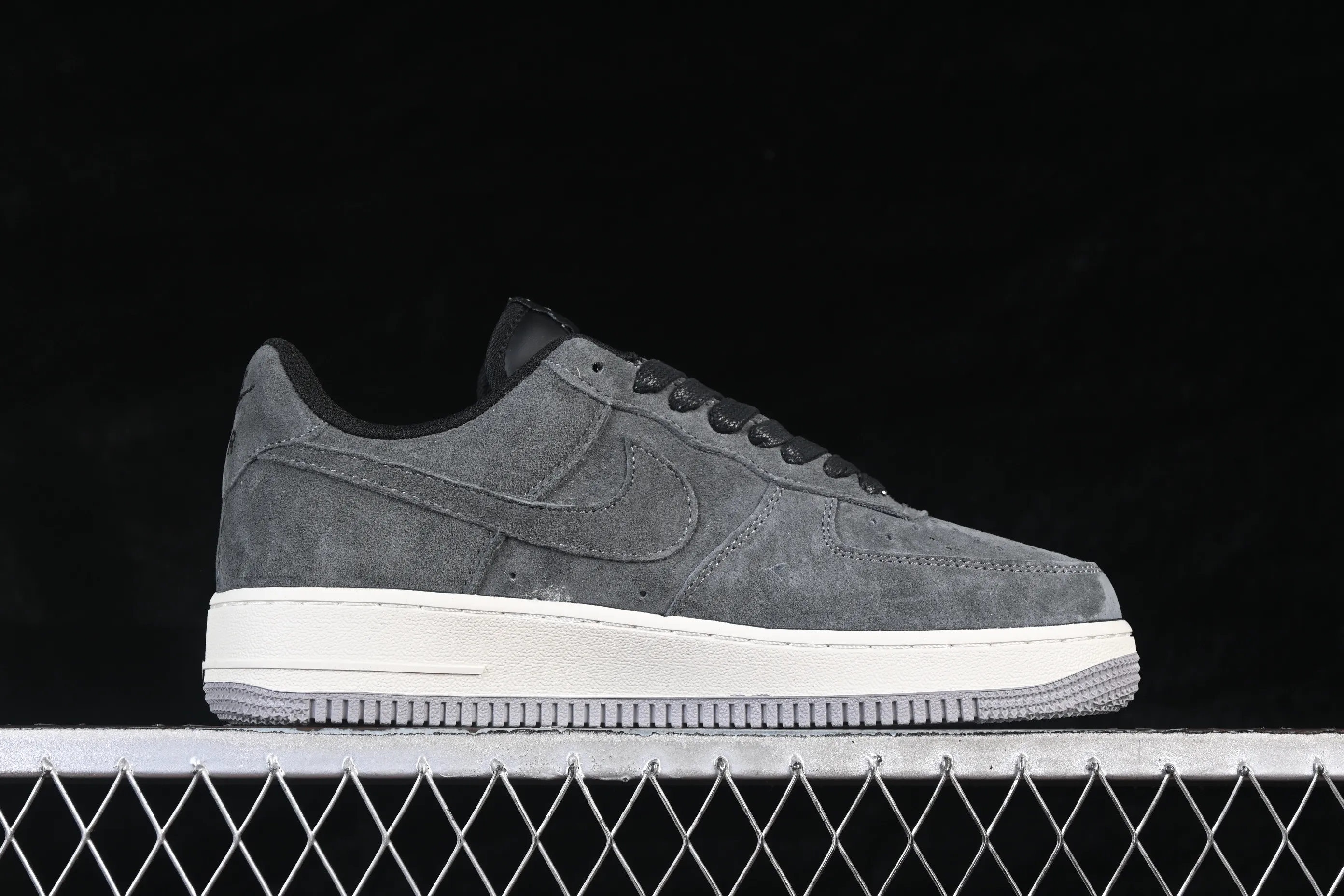 All categories Nk Air Force 1 Air Force series Nk Air Force 1 Low Air Force low-top Nike Air Force 1'07 Low Stussy co-branded charcoal gray elegant white Air Force 1 low-top casual sneakers DV5477-401